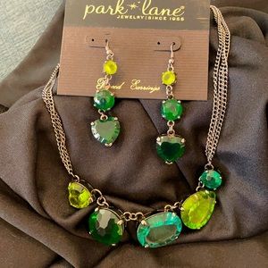 Jewel necklace with earrings